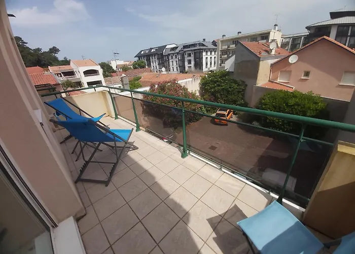 Centre, Grand T2 Balcon Pkg, Plage Gare 600M, Tres Calme