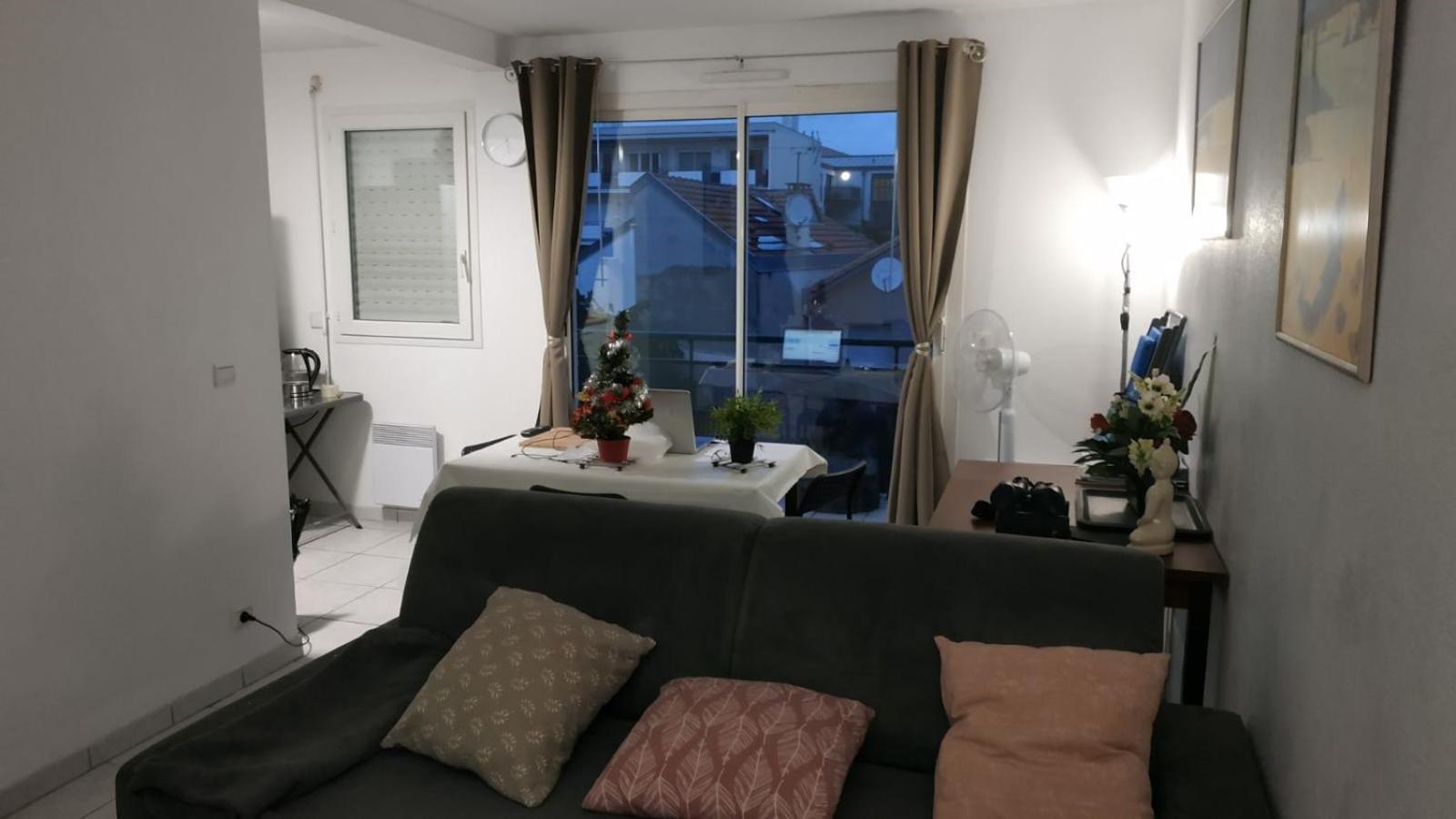Centre, Grand T2 Balcon Pkg, Gare 600m, Tres Calme